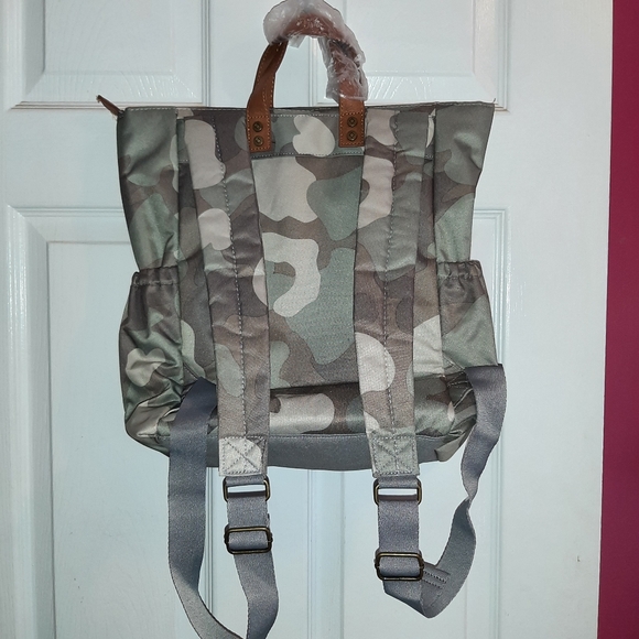 Thirty-one Camo Backpack - Picture 2 of 2